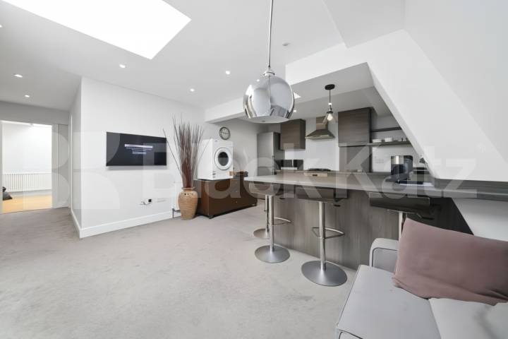 A beautifully two double bedroom apartment offering a modern and stylish living  Camden Road , Holloway