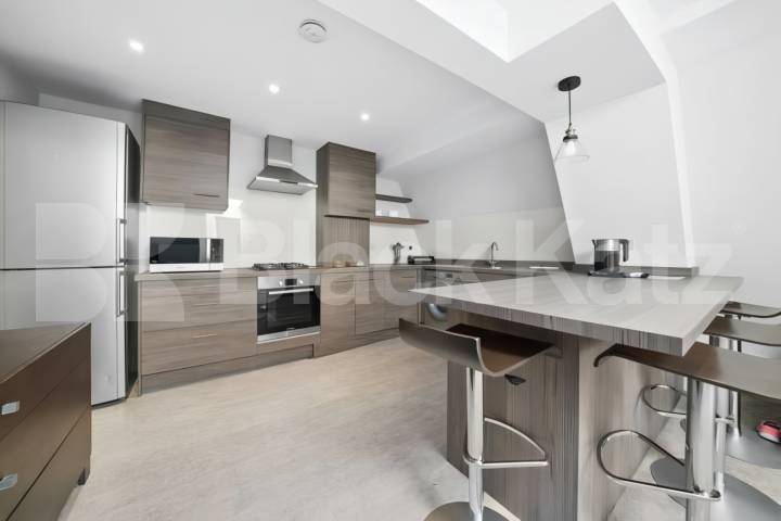 A beautifully two double bedroom apartment offering a modern and stylish living  Camden Road , Holloway