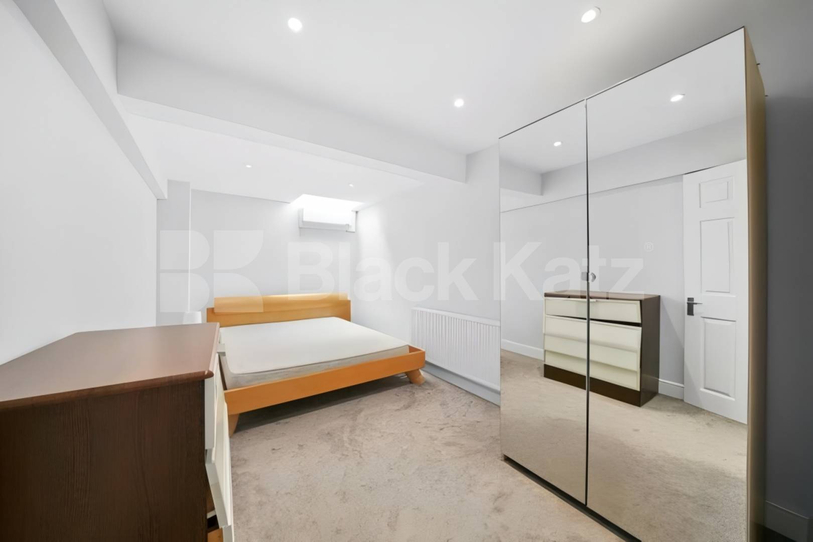 A beautifully two double bedroom apartment offering a modern and stylish living  Camden Road , Holloway