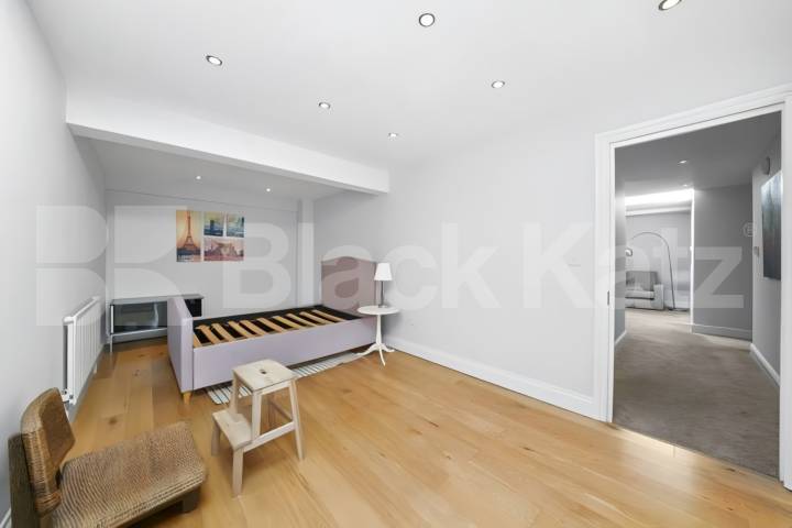 A beautifully two double bedroom apartment offering a modern and stylish living  Camden Road , Holloway