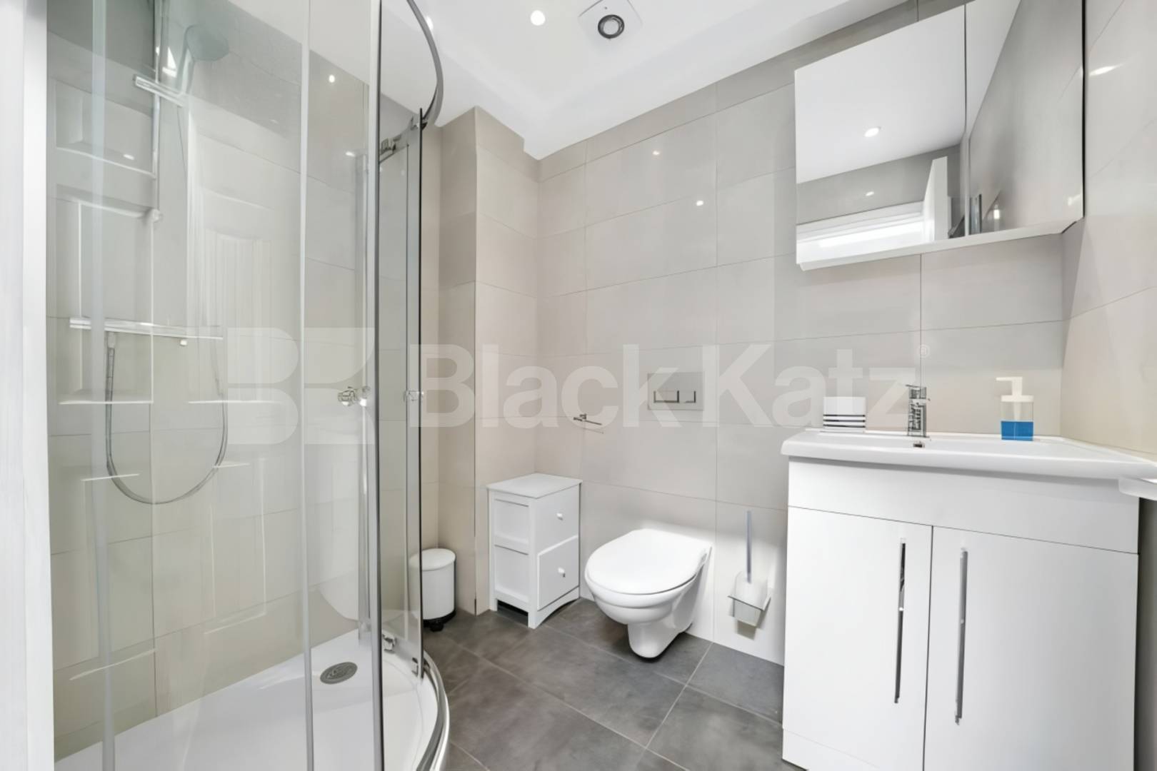 A beautifully two double bedroom apartment offering a modern and stylish living  Camden Road , Holloway