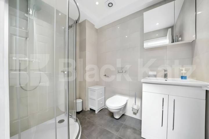 A beautifully two double bedroom apartment offering a modern and stylish living  Camden Road , Holloway