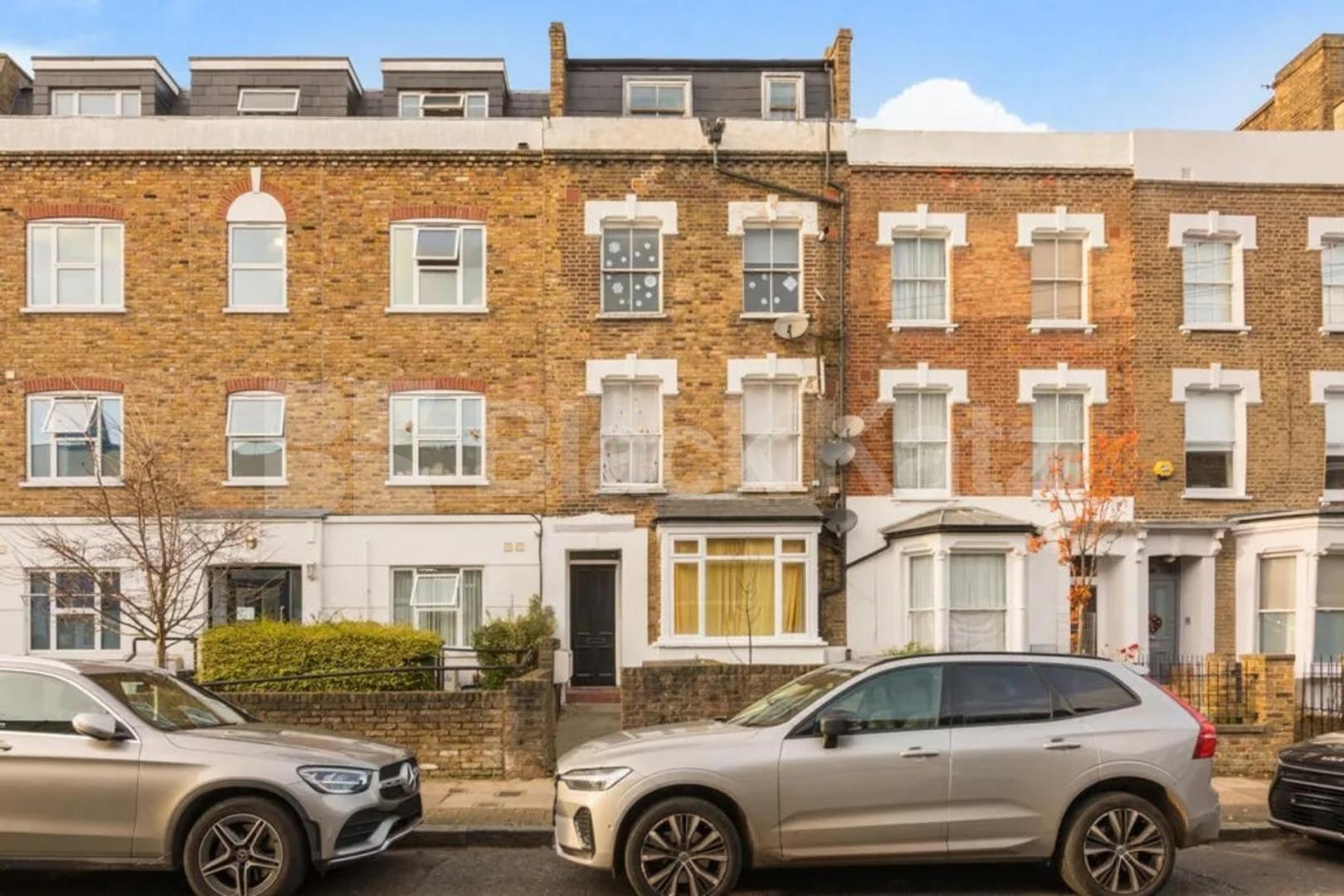 Located on a quiet residential street just off Holloway Road and close a station Davenant Road, Archway