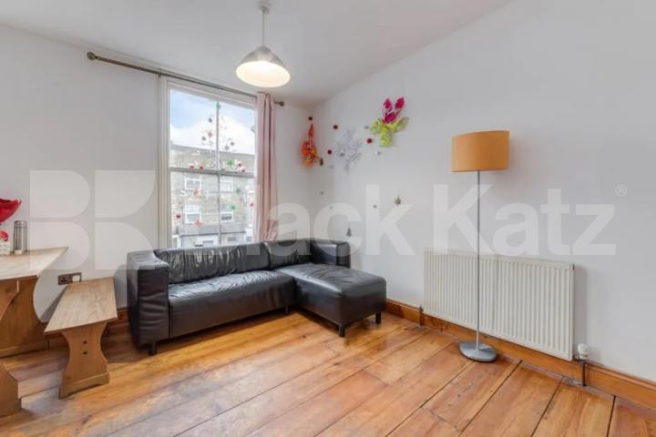 Located on a quiet residential street just off Holloway Road and close a station Davenant Road, Archway