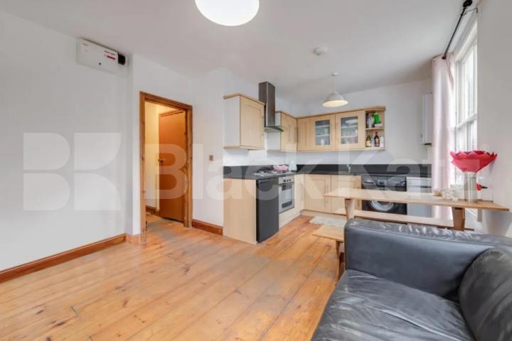 Located on a quiet residential street just off Holloway Road and close a station Davenant Road, Archway