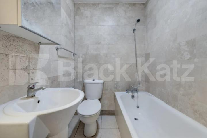 Located on a quiet residential street just off Holloway Road and close a station Davenant Road, Archway