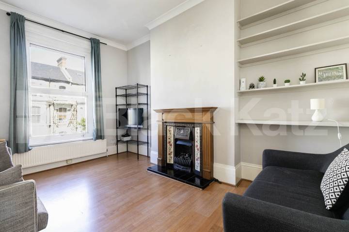 Black Katz is proud of offer this superb two bedroom flat finished to a high standard Burlington Gardens, London, W3,  London