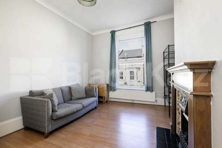 Black Katz is proud of offer this superb two bedroom flat finished to a high standard Burlington Gardens, London, W3,  London