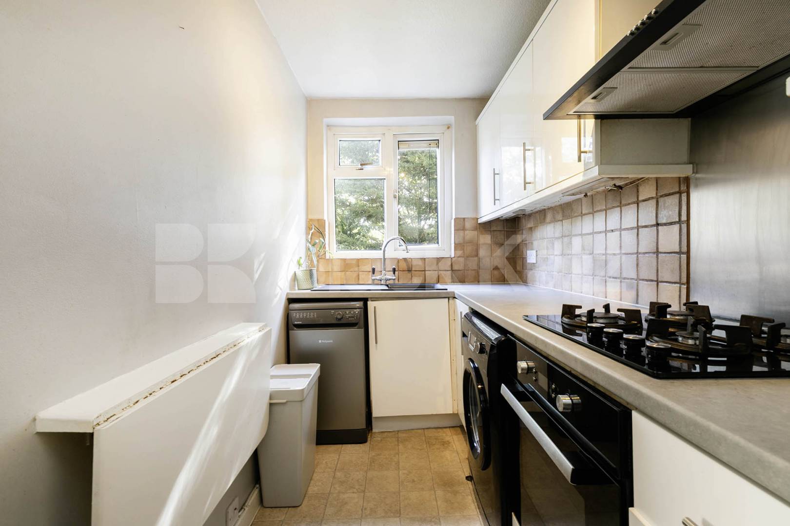 Black Katz is proud of offer this superb two bedroom flat finished to a high standard Burlington Gardens, London, W3,  London