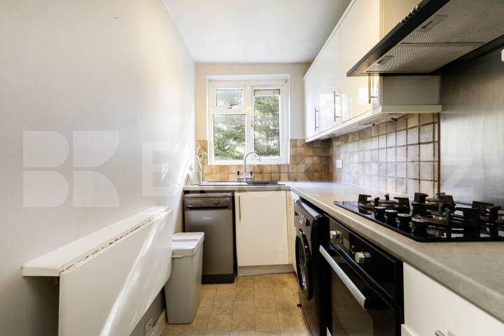Black Katz is proud of offer this superb two bedroom flat finished to a high standard Burlington Gardens, London, W3,  London