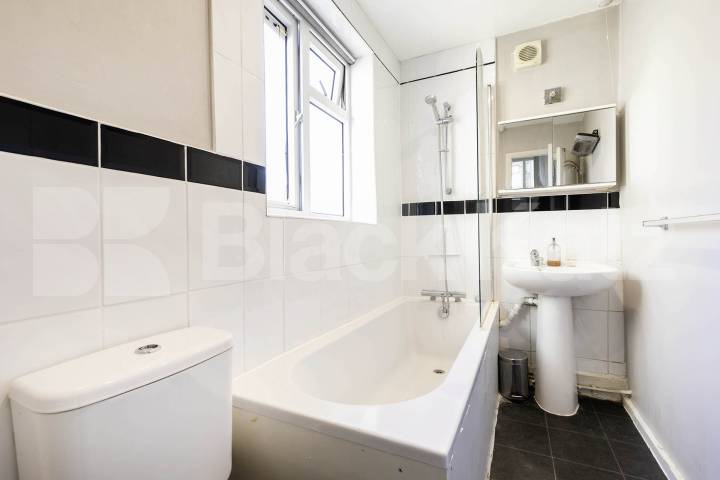 Black Katz is proud of offer this superb two bedroom flat finished to a high standard Burlington Gardens, London, W3,  London