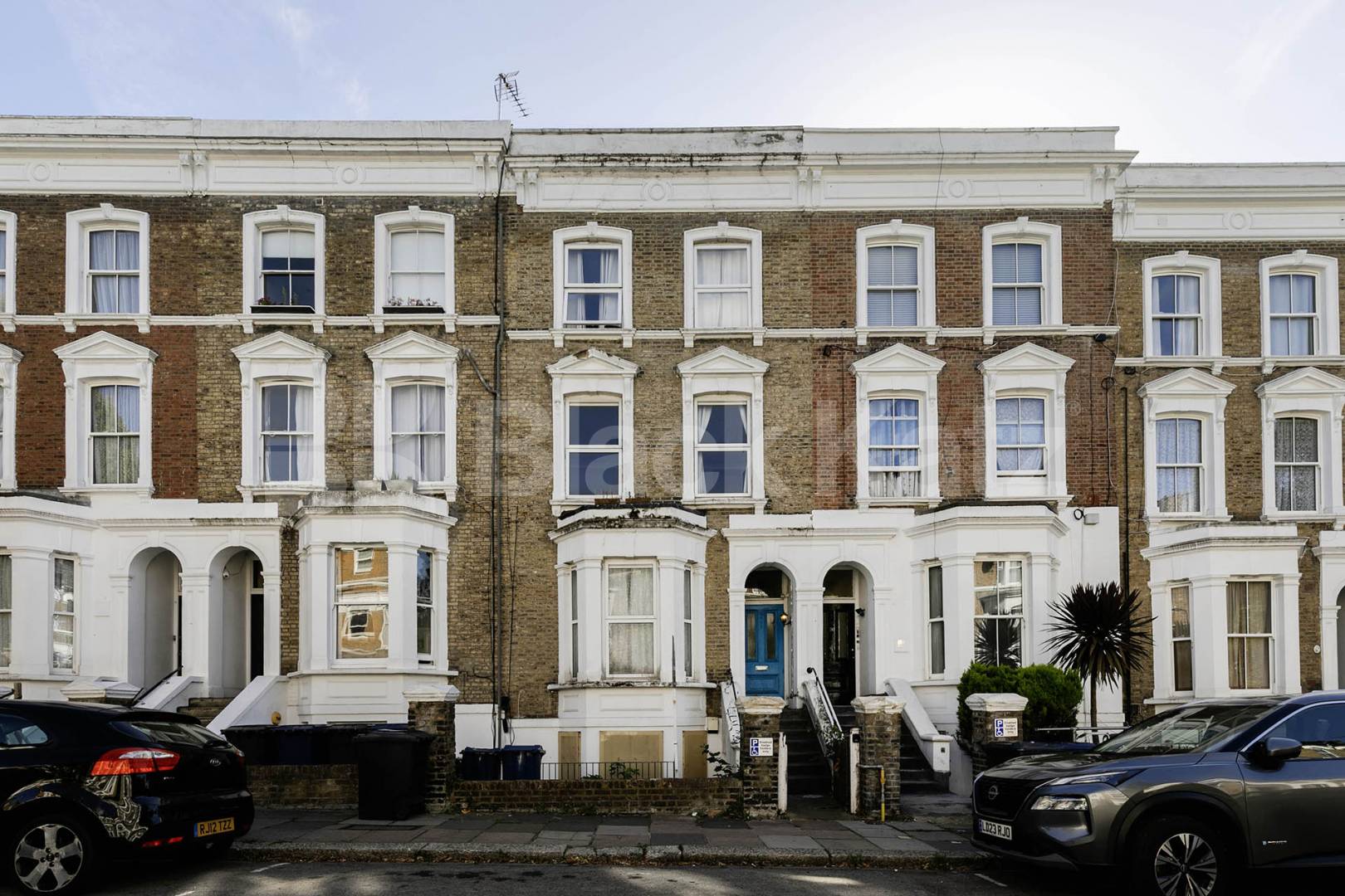 Black Katz is proud of offer this superb two bedroom flat finished to a high standard Burlington Gardens, London, W3,  London