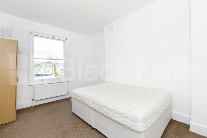 Large split level 3 bedroom in a well maintained conversion in Archway Marlborough Road, Upper Holloway 