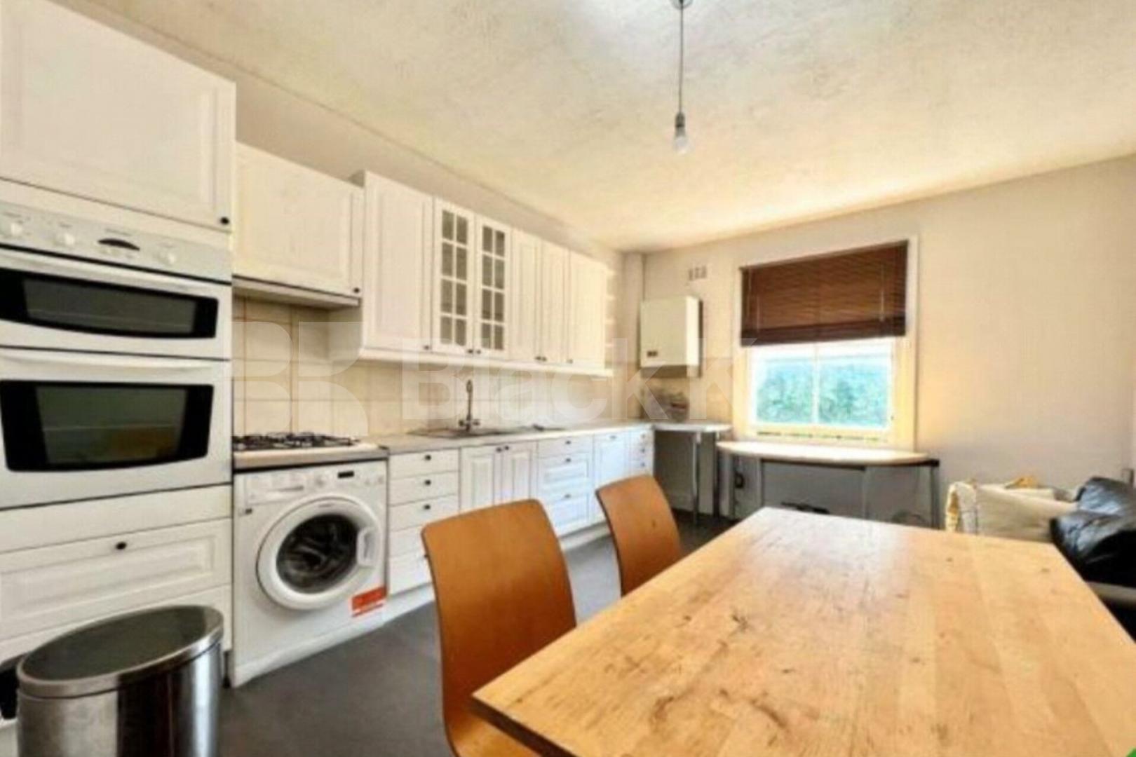 Top Floor 3 bedroom property with spacious kitchen diner Archway Road, Highgate / Archway N6