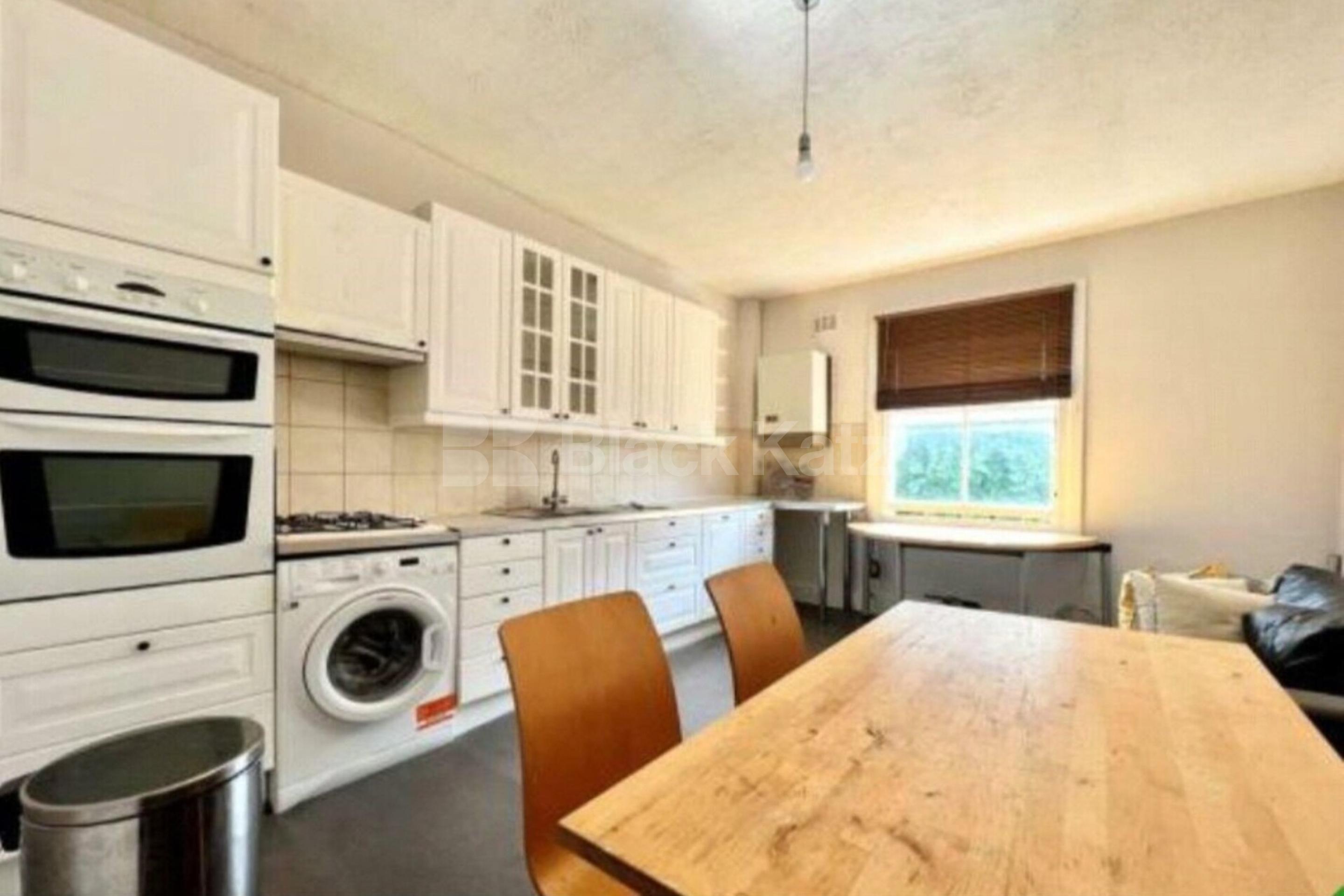 Top Floor 3 bedroom property with spacious kitchen diner Archway Road, Highgate / Archway N6 N6
