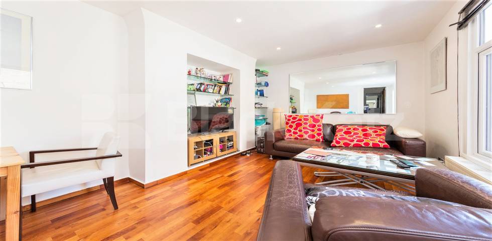 			2 Bedroom, 1 bath, 1 reception 			 Chapter Road,  London  NW2