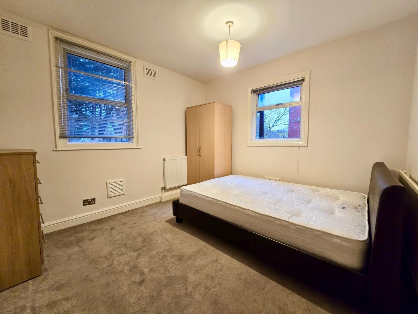 			2 Bedroom, 2 bath, 1 reception Flat			 Stanley Gardens, Willesden Green