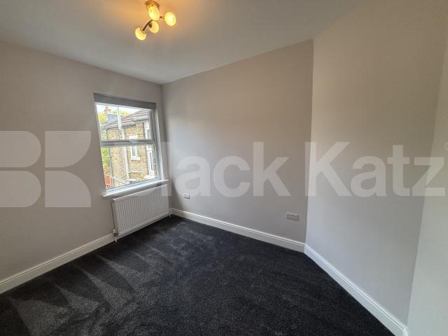 Larger than average & completely refurbished throughout Trundleys Road , Surrey Quays 