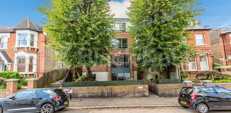 			1 Bedroom, 1 bath, 1 reception Flat			 Womersley Road, CROUCH END