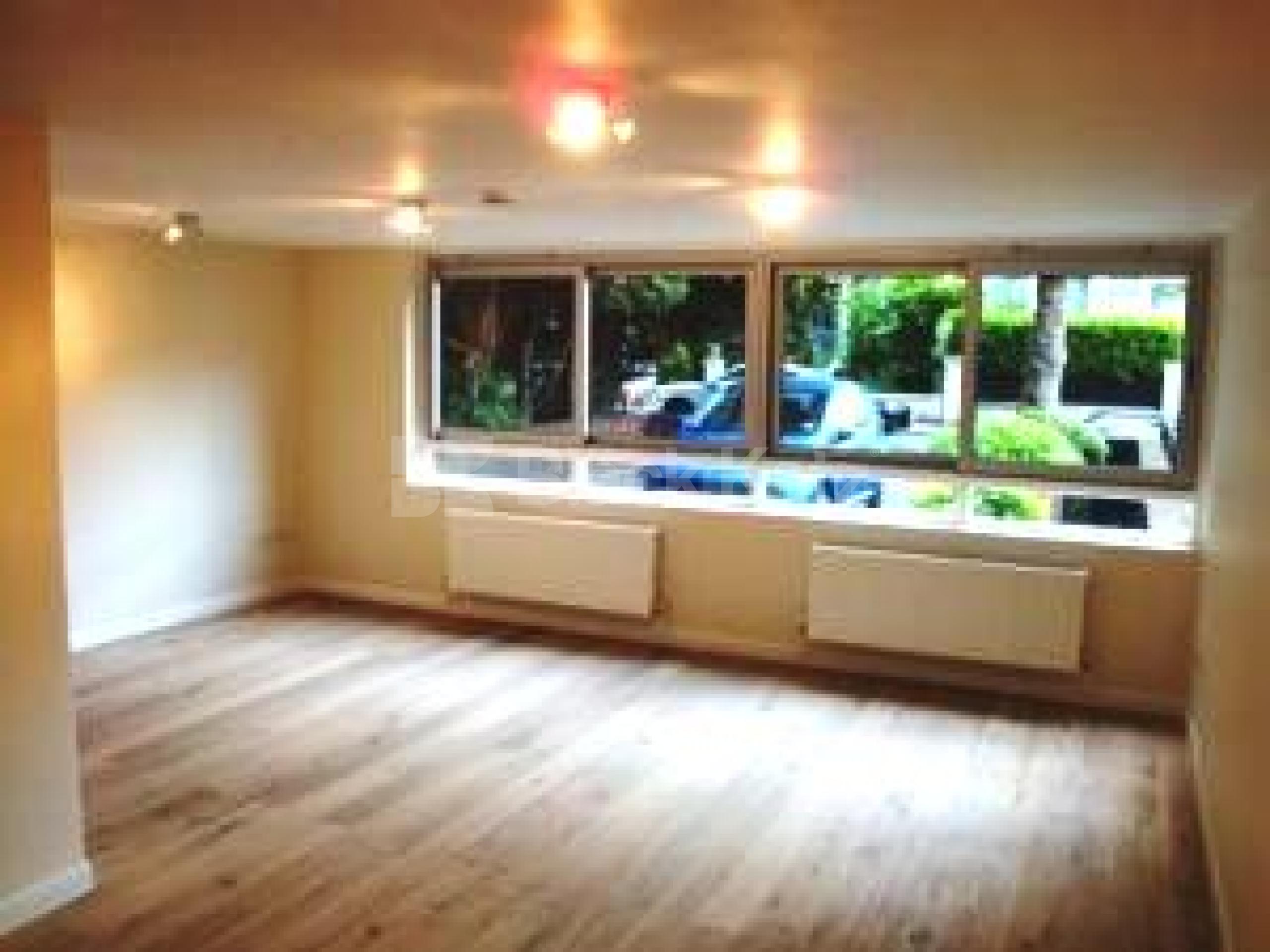 			MUST SEE!!, 2 Bedroom, 1 bath, 1 reception Flat			 Steeles Road, BELSIZE PARK NW3