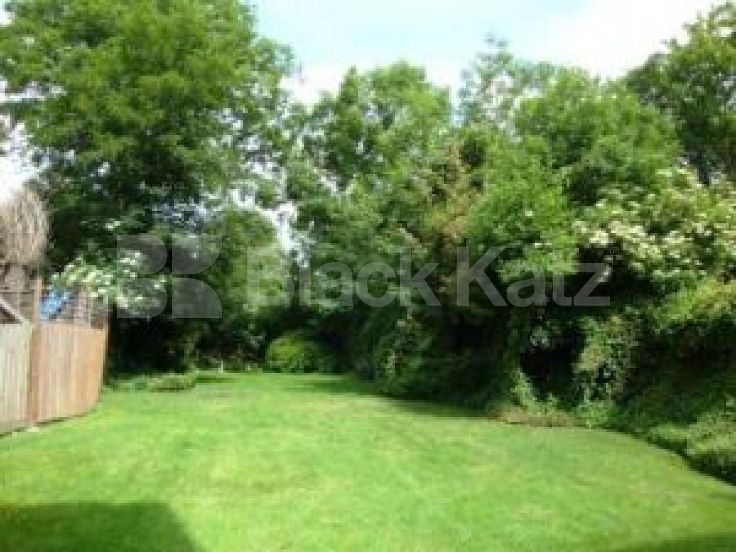 			MUST SEE!!, 2 Bedroom, 1 bath, 1 reception Flat			 Steeles Road, BELSIZE PARK