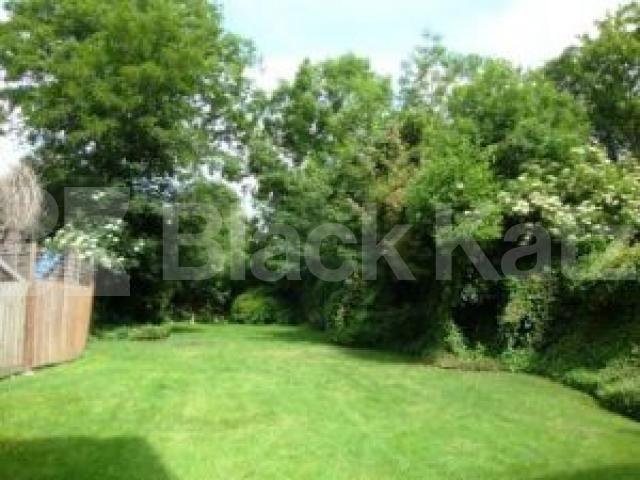 			MUST SEE!!, 2 Bedroom, 1 bath, 1 reception Flat			 Steeles Road, BELSIZE PARK