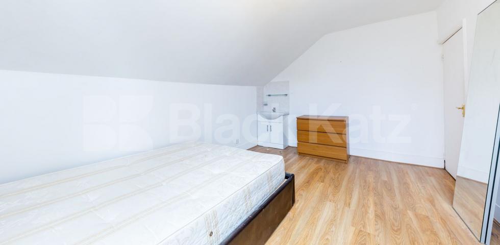 			3 Bedroom, 1 bath, 1 reception Flat			 Muswell Avenue, Muswell Hill