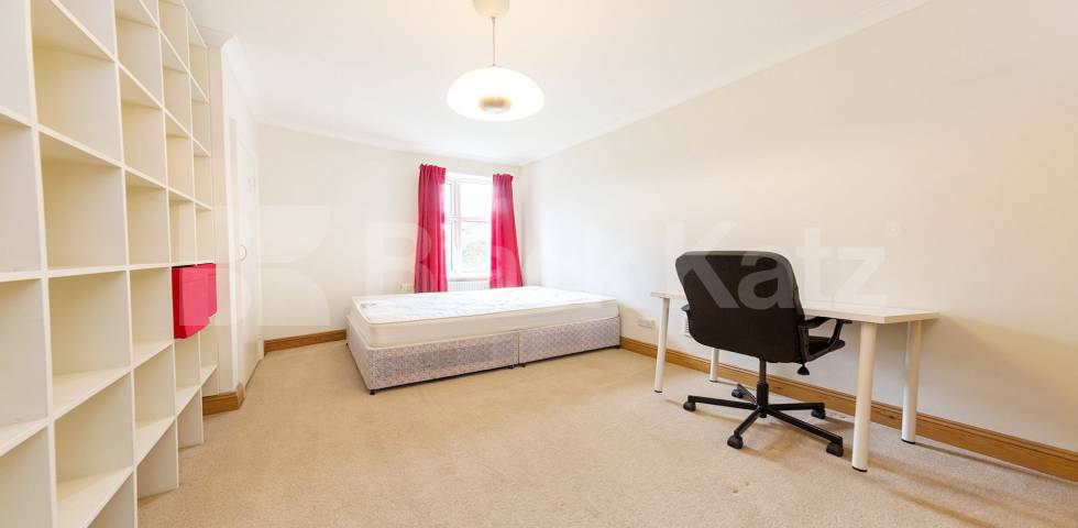 Spacious and well-presented four-bedroom flat available to rent on the sought-after Goldhawk Road Goldhawk Road, London, W12,  London
