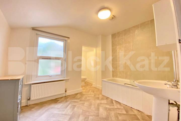 Generous period house, two bathrooms & patio garden Ethnard road, Peckham