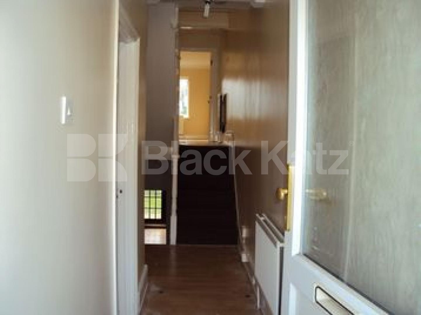 			Available now, MUST SEE!!!, 4 Bedroom, 1 bath, 1 reception House			 Chippendale Street, Hackney/Dalston