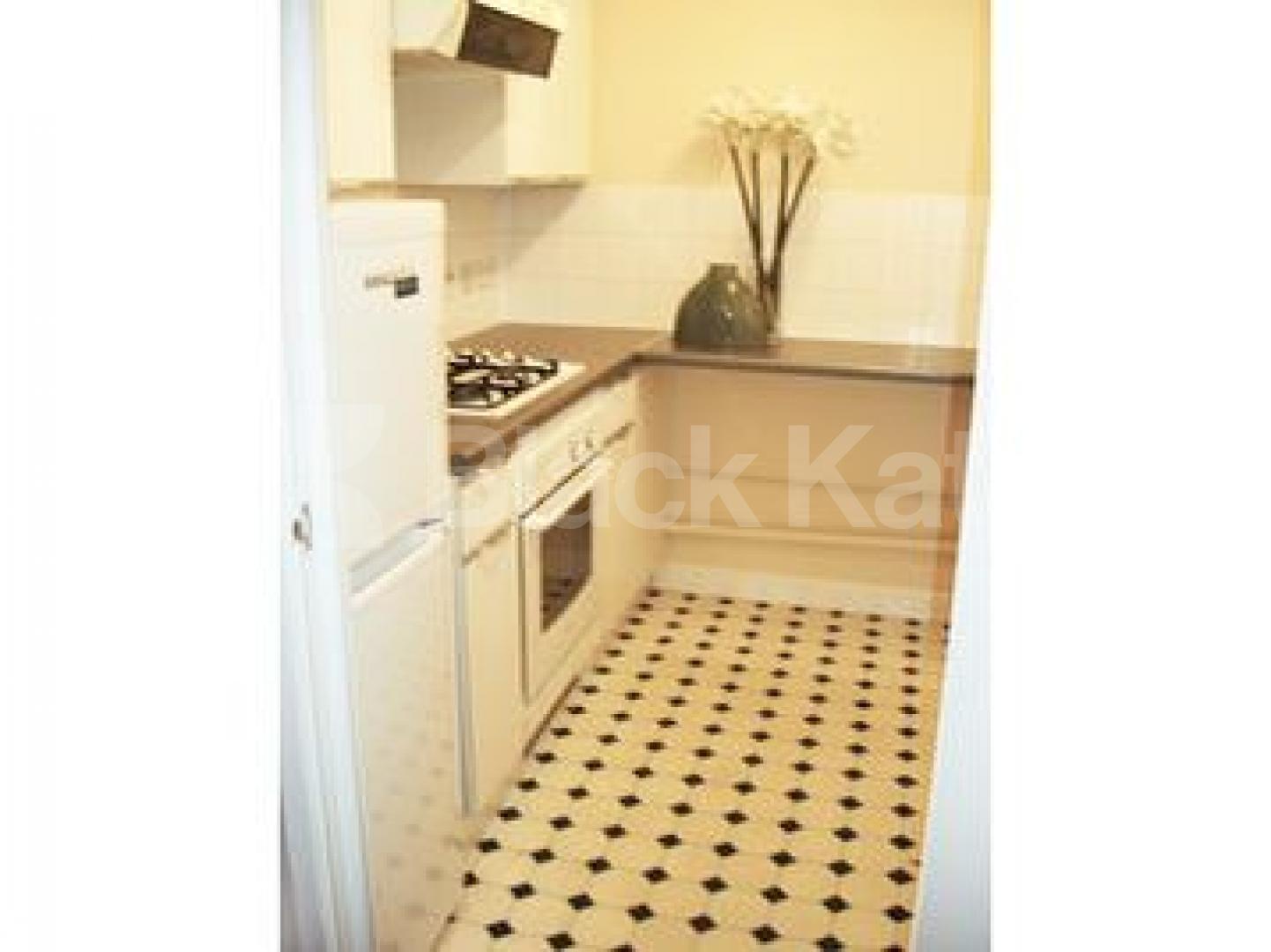 			MUST SEE!!!!, 1 Bedroom, 1 bath, 1 reception Apartment			 Tildworth Road, Wellington Way, MILE END