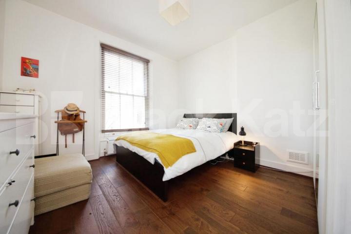 Fantastic spacious studio with high ceilings and ample storage space in Euston. Euston Street, Euston 