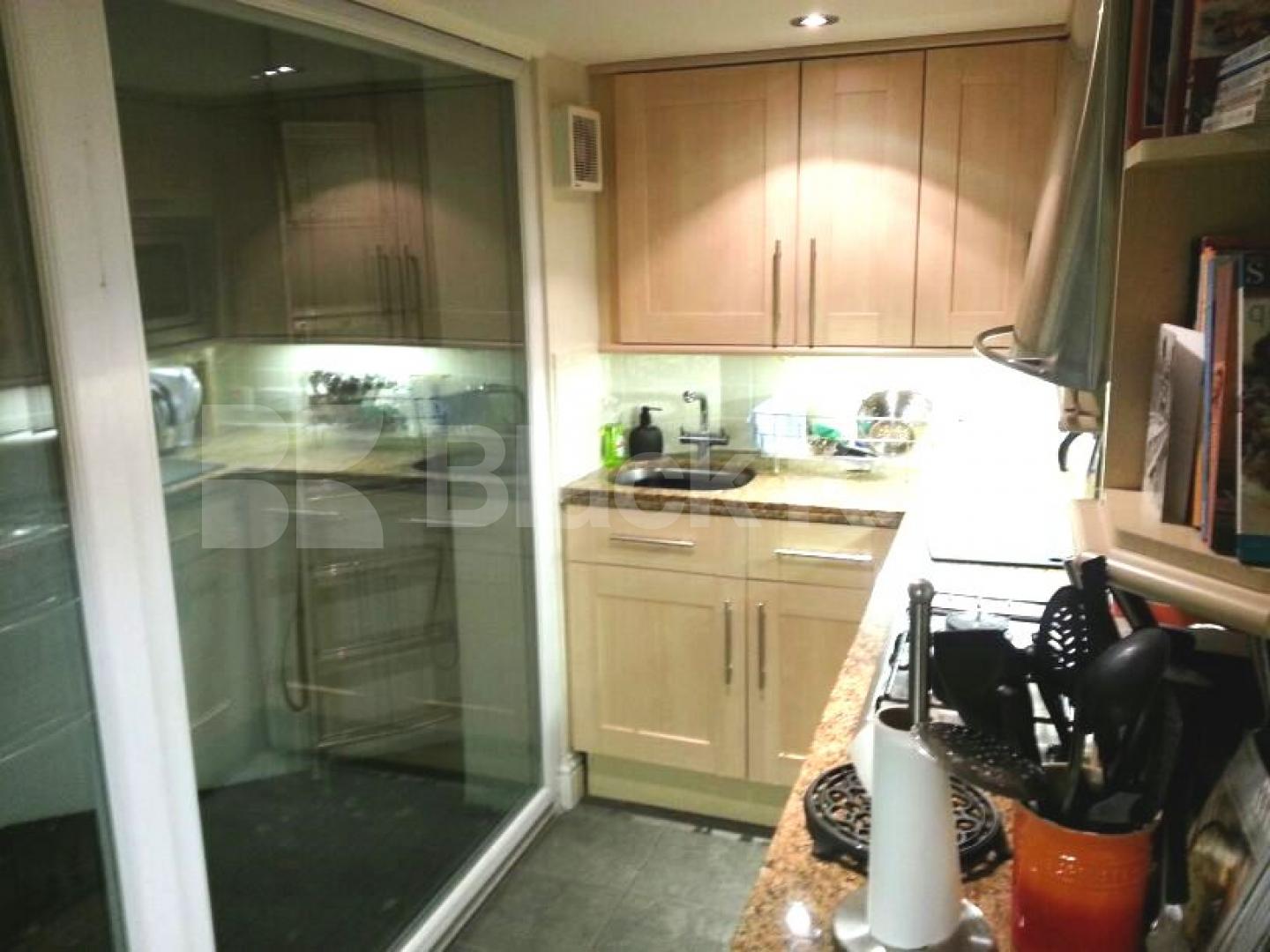 			NEW INSTRUCTION!, 4 Bedroom, 1 bath, 1 reception House			 New End Square, HAMPSTEAD