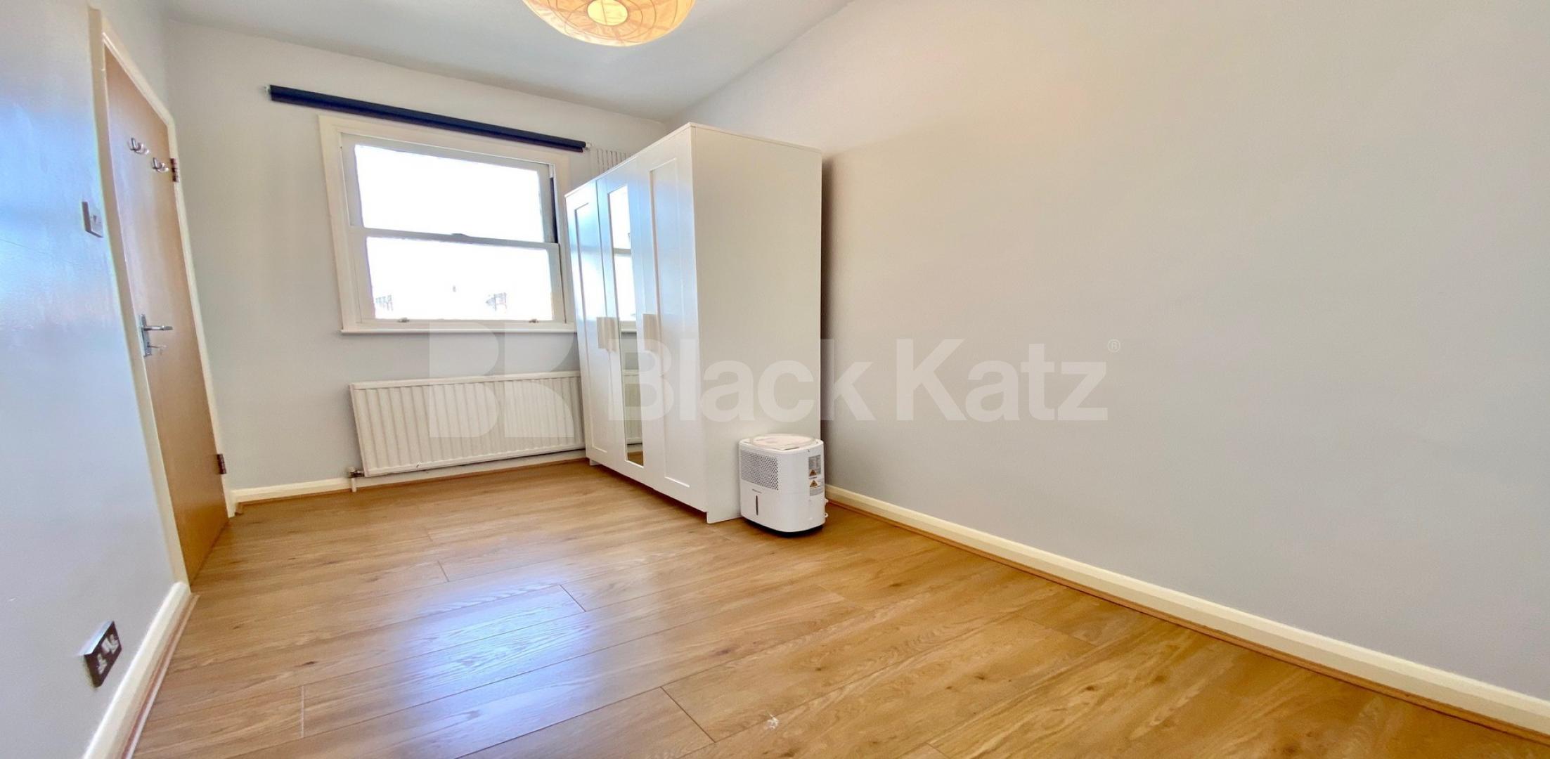 			VIRTUAL TOUR AVAILABLE!, 2 Bedroom, 1 bath, 1 reception Flat			 CHAPEL MARKET N1, ANGEL