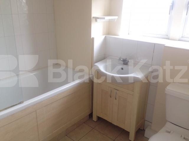 			NEW INSTRUCTION , 3 Bedroom, 1 bath, 1 reception Apartment			 Peter House. Wyvill Road , Vauxhall