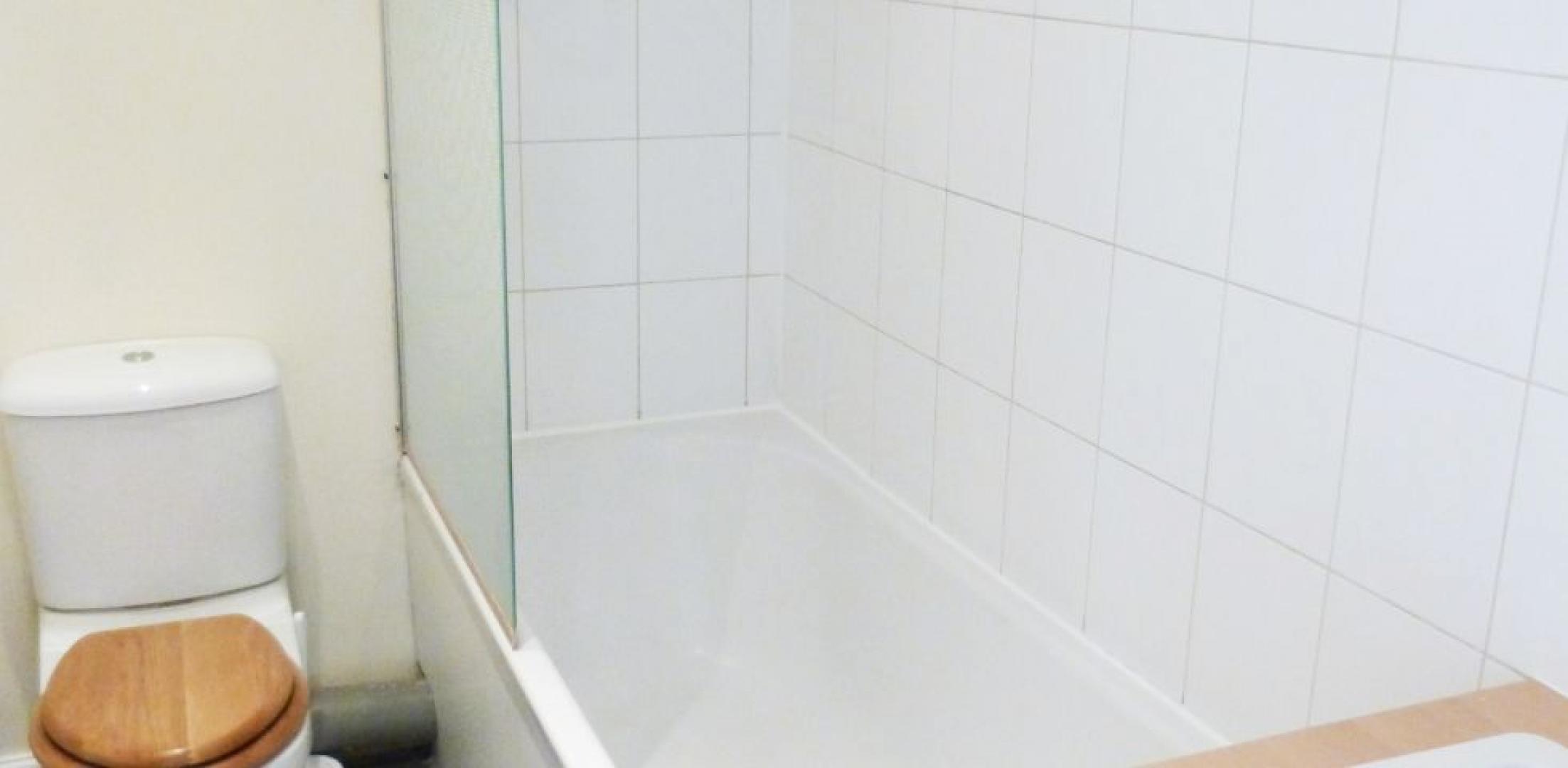 			1 Bedroom, 1 bath, 1 reception Flat			 Malvern Road, MAIDA VALE/QUEENS PARK