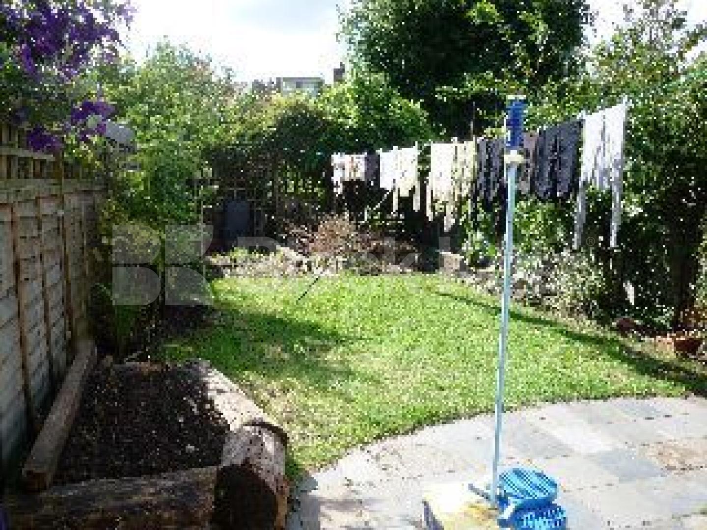 			LET!, 4 Bedroom, 1 bath, 1 reception House			 Braemar Avenue, BOUNDS GREEN/WOOD GREEN