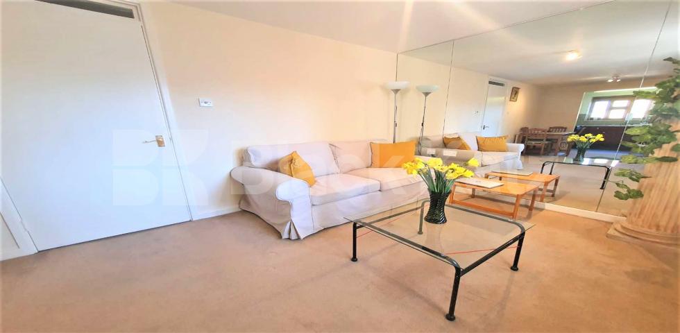 			1 Bedroom, 1 bath, 1 reception Flat			 Gainsborough Court, Lime Grove, Shepherds Bush