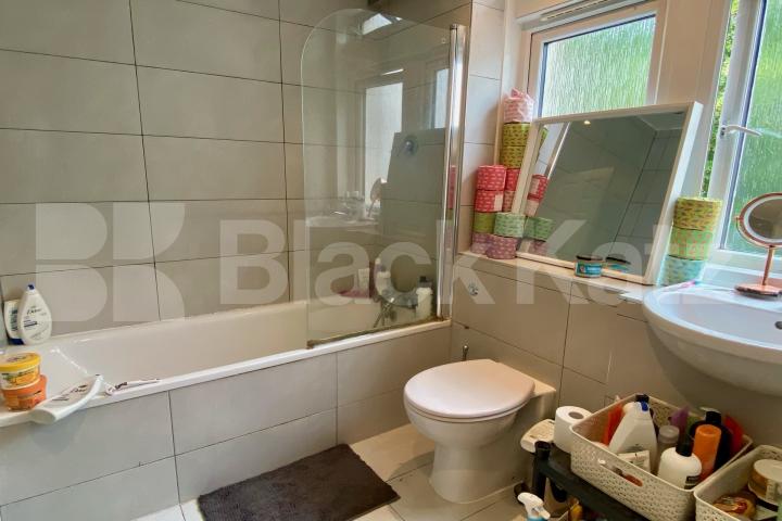 Stulish duplex apartment moments from the green open spaces of Clapham Common   Victoria Rise, Clapham Common