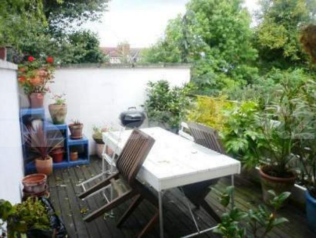 			2 Bedroom, 1 bath, 1 reception Flat			 Clifton Road, CROUCH END