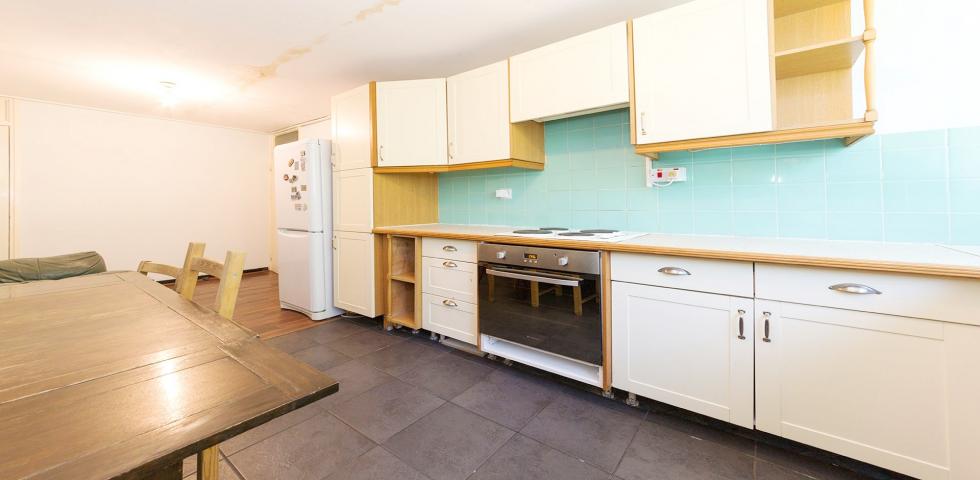 			3 Bedroom, 1 bath, 1 reception Flat			 Testerton Walk, , Latimer Road