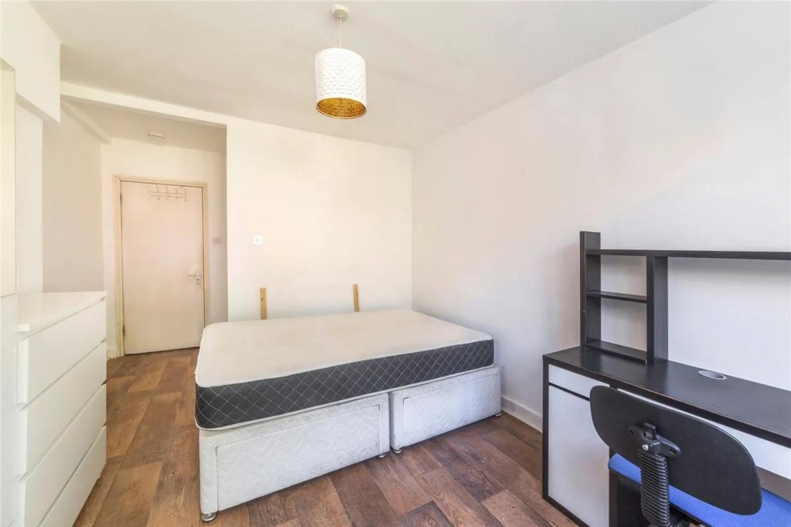Spacious 3 bedroom garden property located near Archway tube station Fairbridge Road, Archway