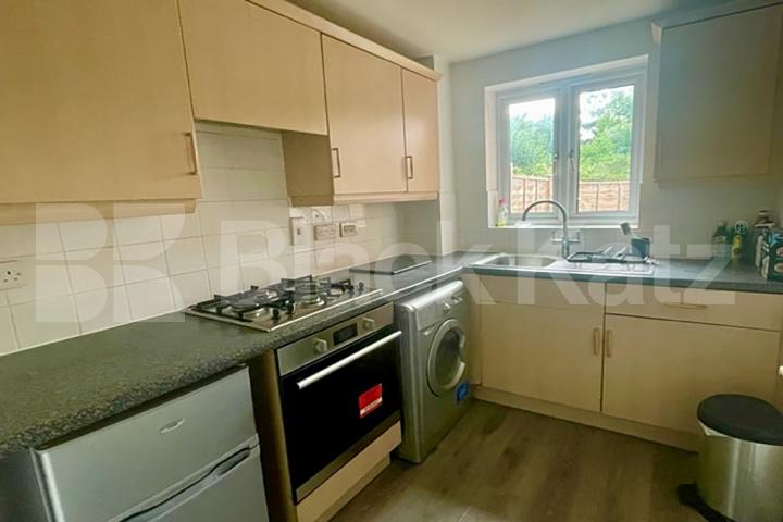 Spacious 1 bedroom flat with wood floors allocated parking & sole use of garden Cedar Heights, Cedar Road , Bushey, Watford