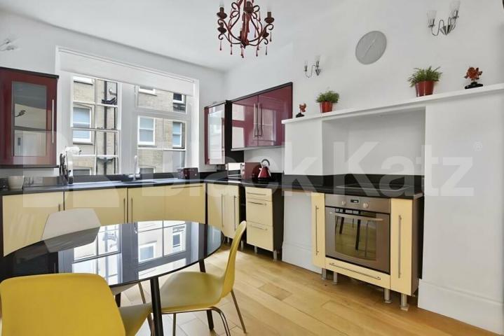 Spacious three double bedroom property with two bathrooms Sandringham Court, Maida Vale