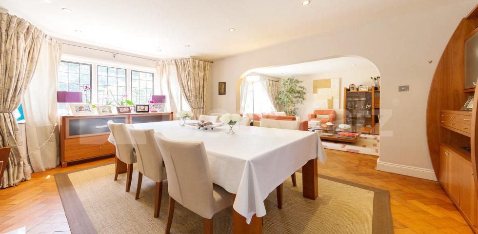 Beautiful family home situated in an amazing residential location  Brim Hill, Hampstead Garden Suburbs