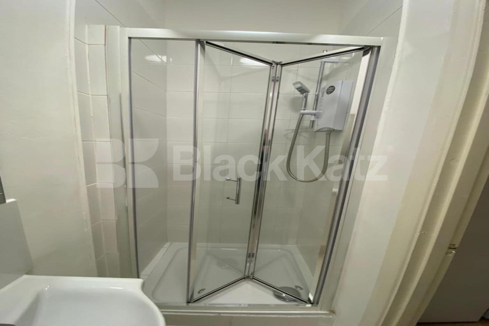 Spacious studio complete to a modern standard Woodside Road, Wood Green