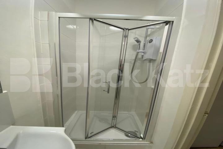 Spacious studio complete to a modern standard Woodside Road, Wood Green