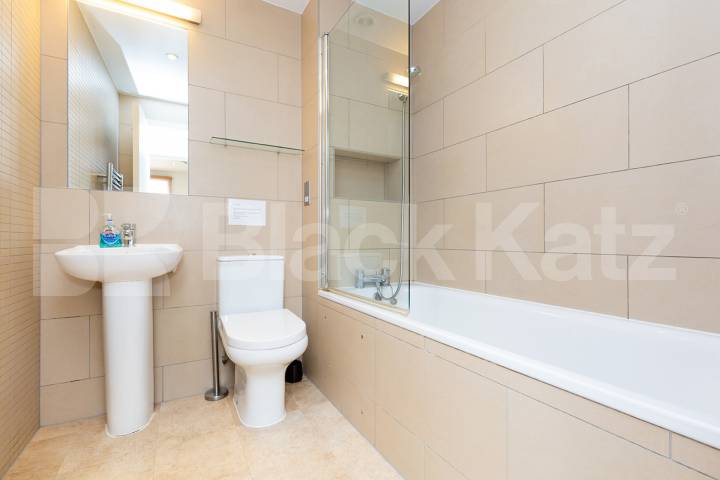 			4 Bedroom, 1 bath, 1 reception Apartment			 BYNG PLACE WC1E, RUSSELL SQUARE - EUSTON - FITZROVIA 