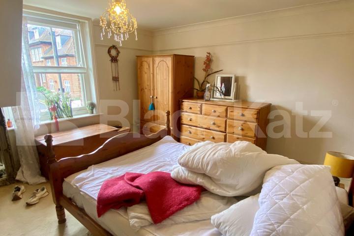 Gorgeous period house with all bills included Archbishops Place , Brixton