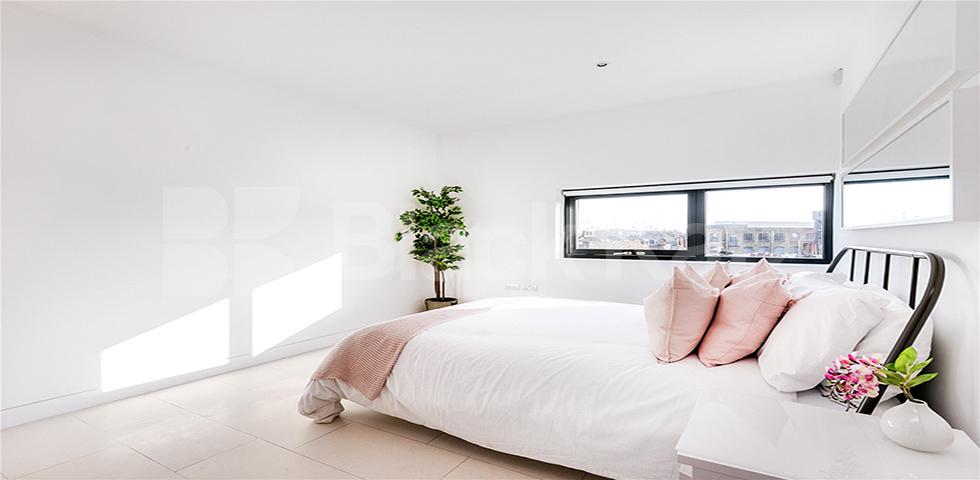 			MINS TO REGENTS PARK!, 2 Bedroom, 1 bath, 1 reception Flat			 Oval Road, REGENTS PARK